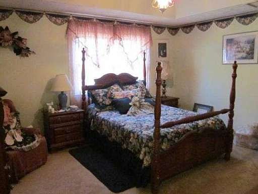 3rd image of 114 Country Acres Ct