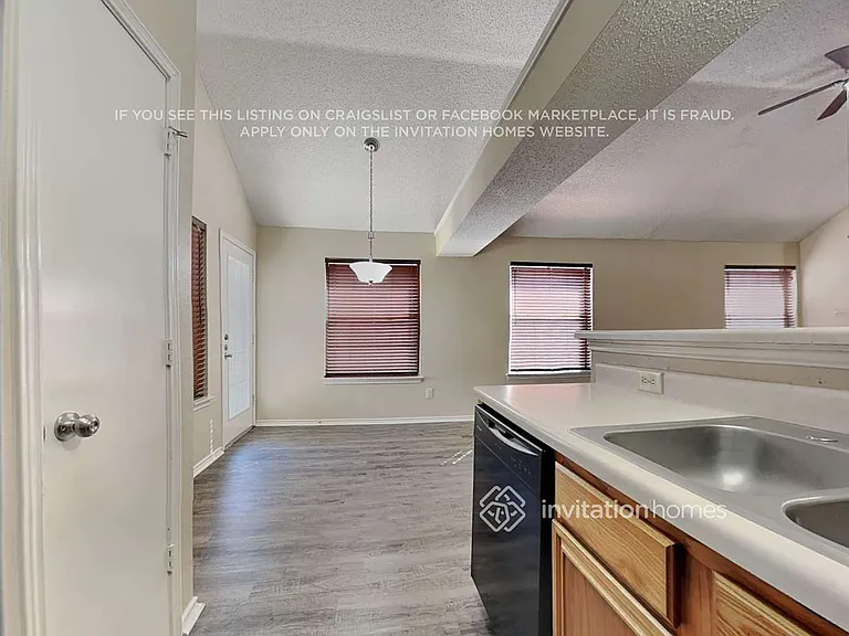 6736 Driffield Cir E — Photo 8