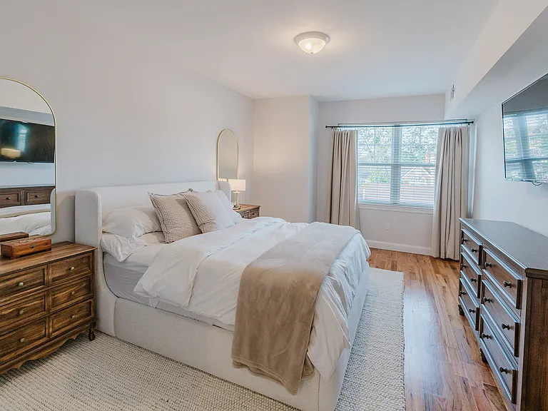 599 Franklin Ave #7 — Photo 16