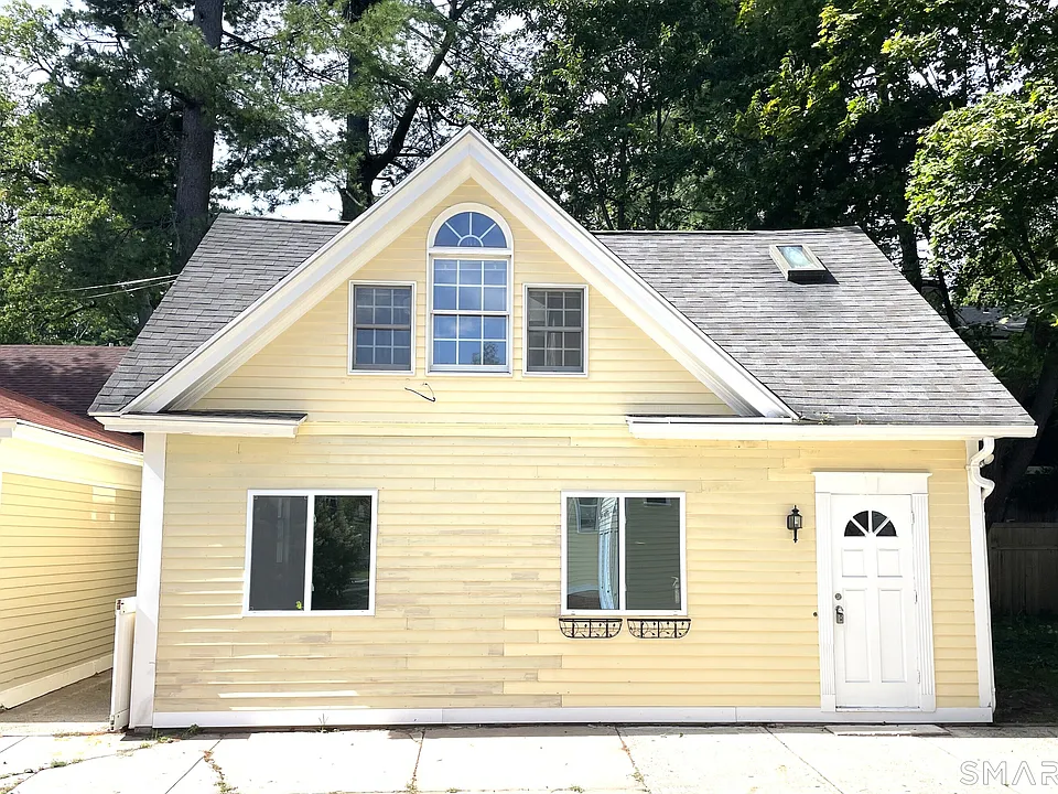 540 Whitney Ave #4
