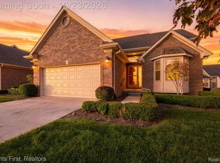20852 Belclare Dr, Macomb, MI 48044