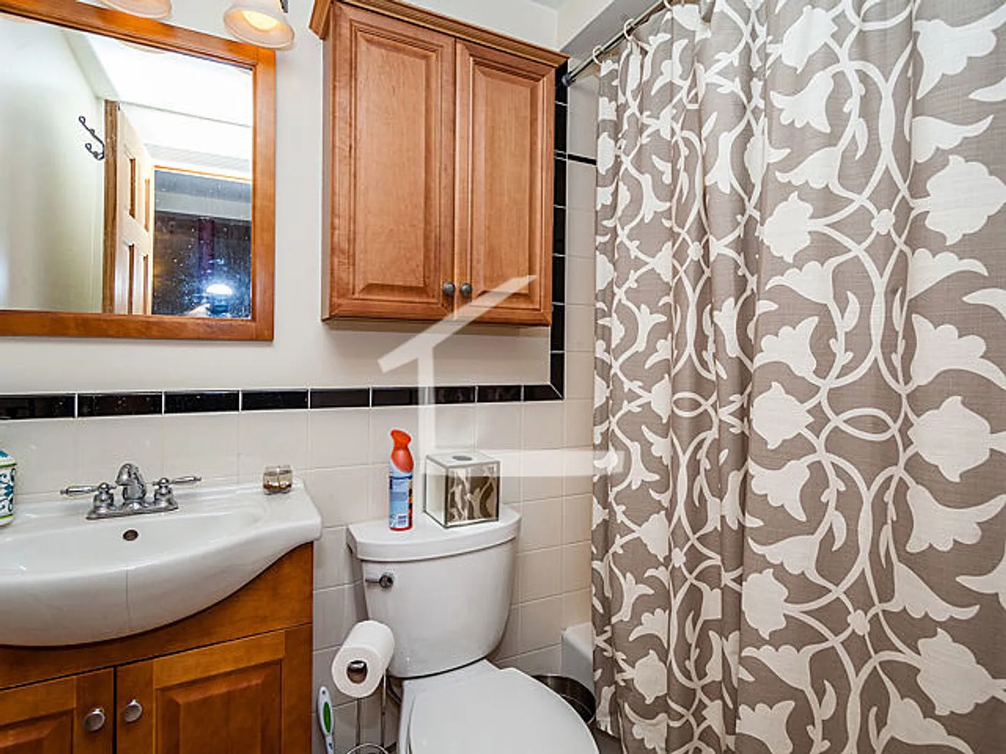 Nice 4 bed in Beacon Hill — Photo 1