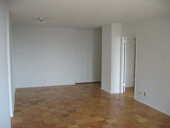 4th image of 407 Park Ave S APT 9A