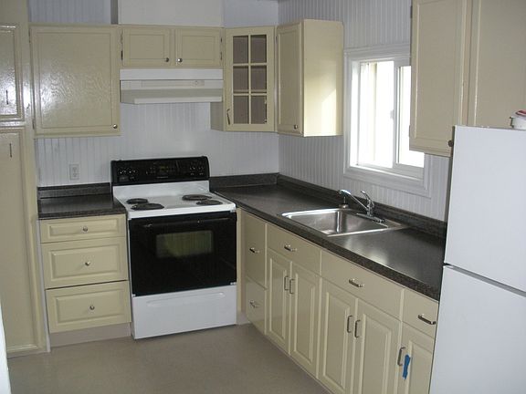 4th image of 2402 A St SE
