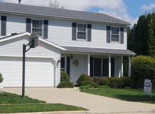 6 Harvest Ct, Bloomington, IL 61704