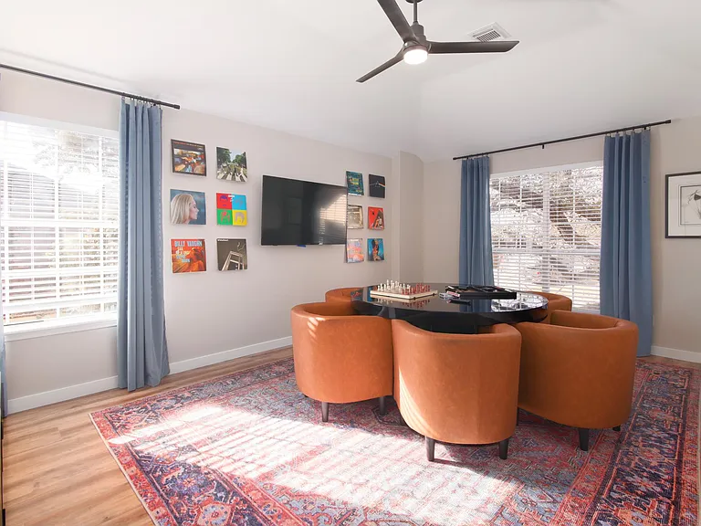 1502 Foster Dr — Photo 5