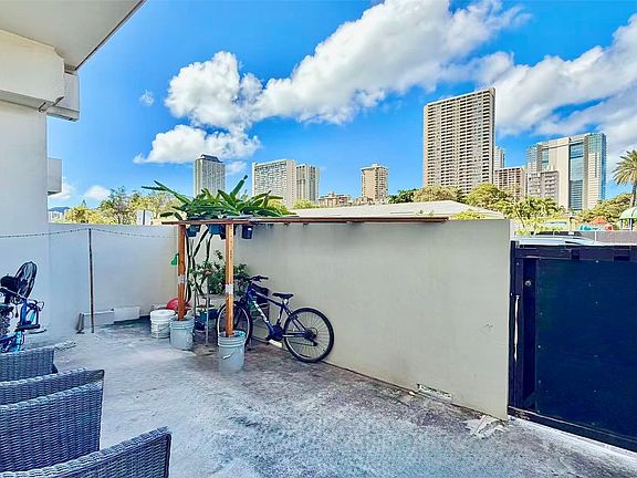 3rd image of 509 University Ave APT 103