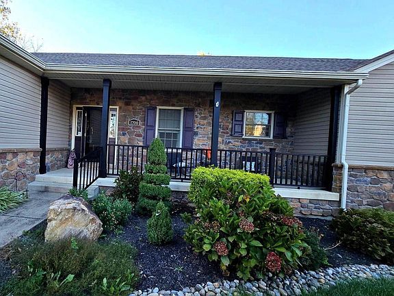 4th image of 1700 Colonial Dr