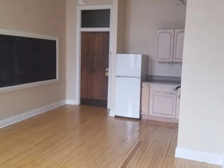 227 W Wapello St — Photo 18