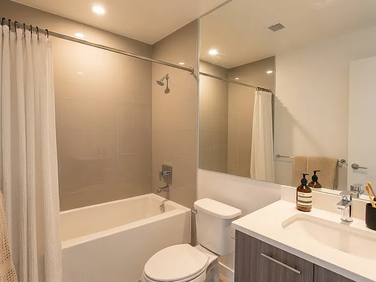 723 Main St — Photo 11