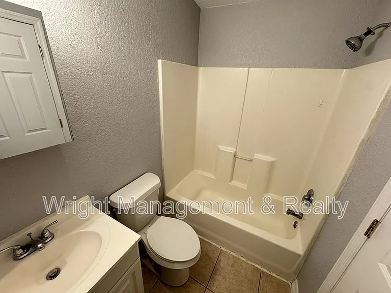 545 Pine St — Photo 11