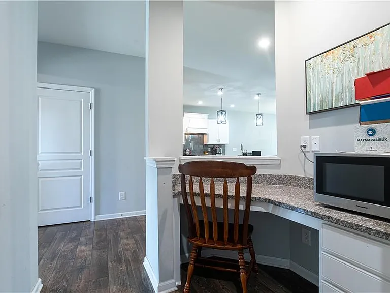 302 Pebblestone Ln — Photo 5