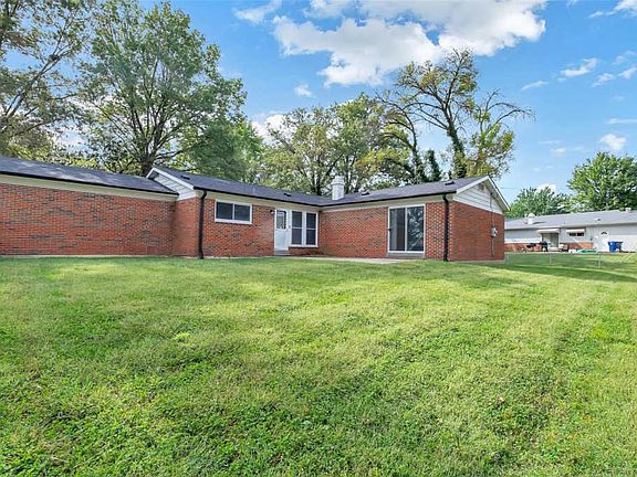 4th image of 2983 New Castle Dr