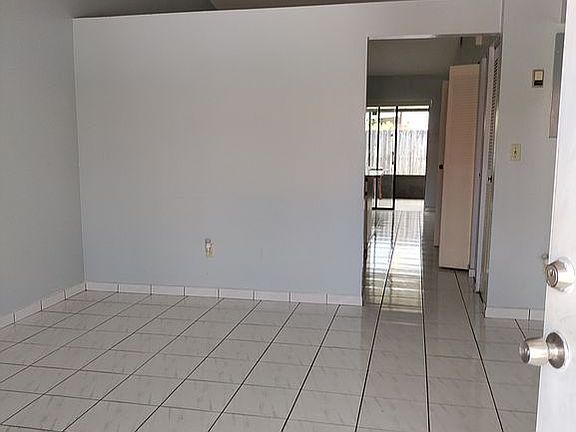 Living Room - Entrance1