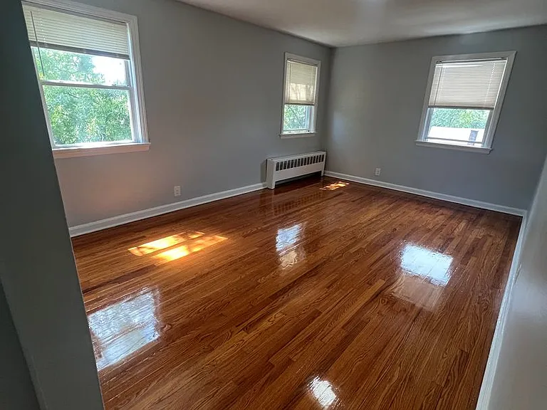 151 S Munn Ave — Photo 4