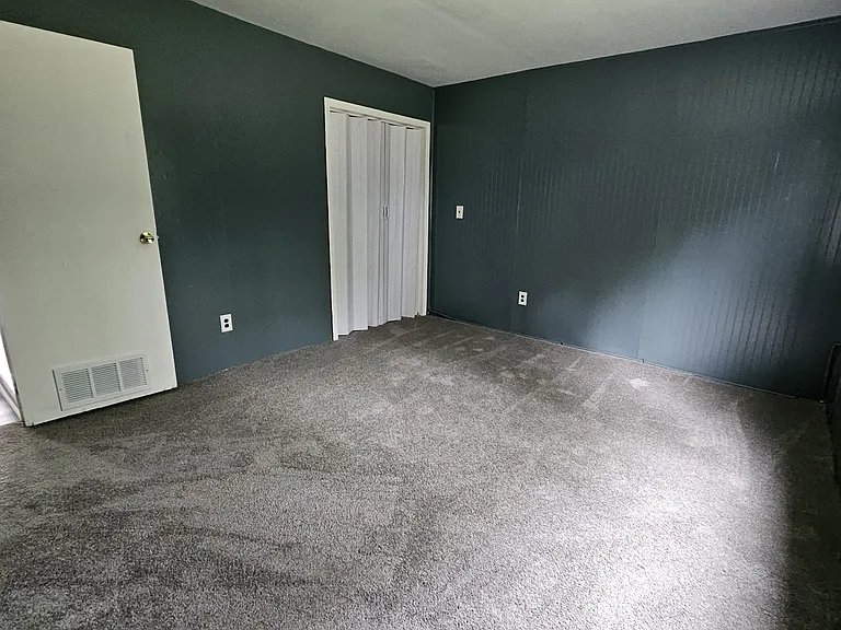 17327 Prospect St — Photo 14