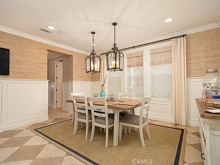 208 E Balboa Blvd — Photo 12