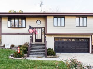 300 Bridgewater Ln, Bloomingdale, IL