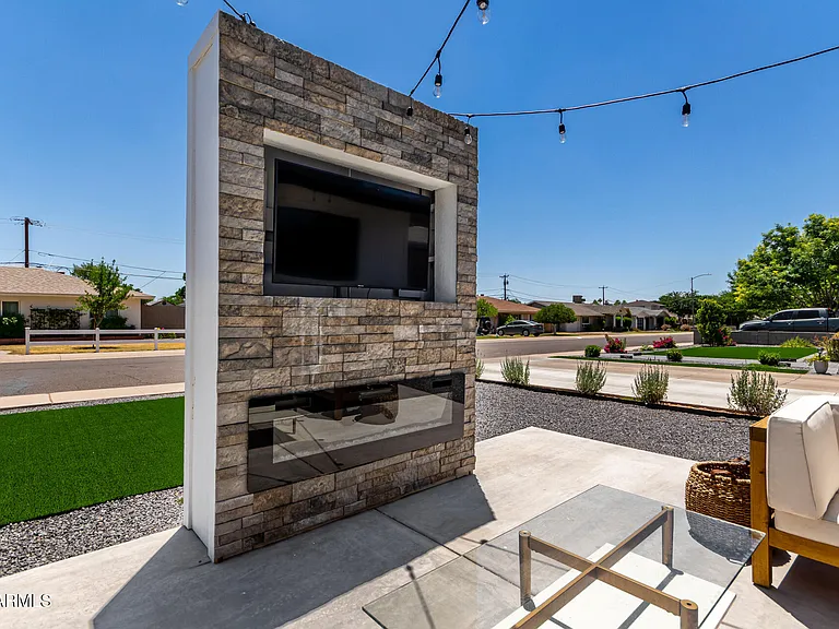 2544 E Pierson St — Photo 5