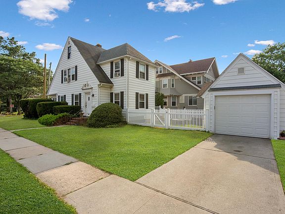 3rd image of 271 Tulip Ave