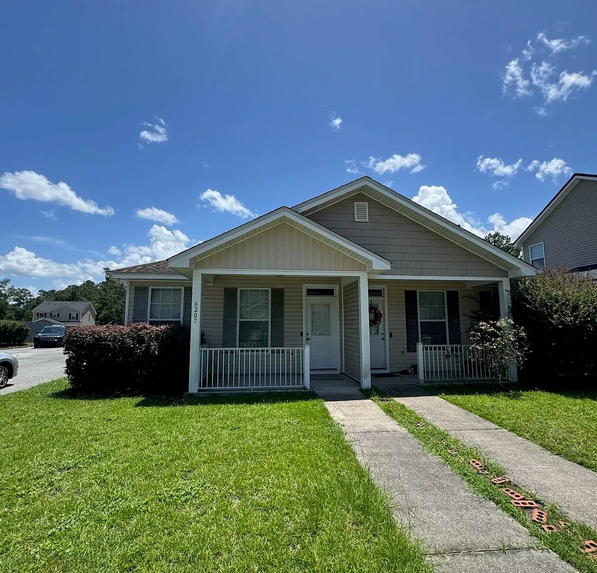 3 bed, 1280 sqft, $1,800 — Photo 2