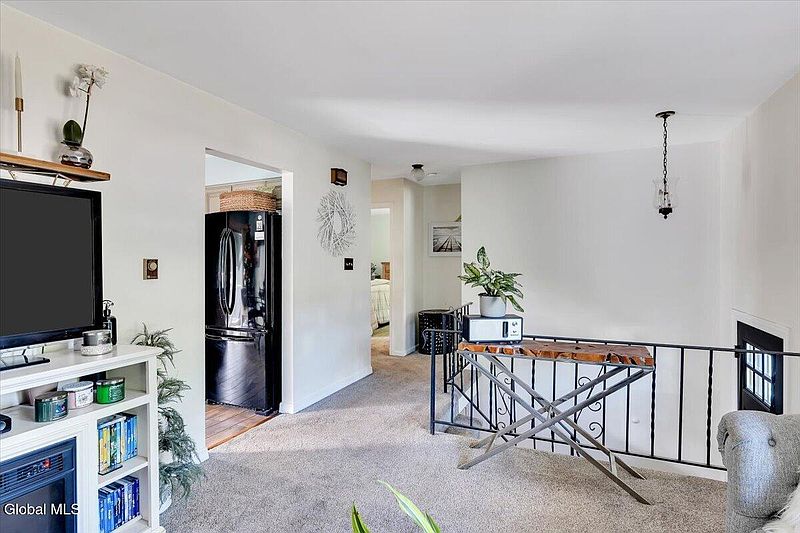5th image of 48 Berwyn Street