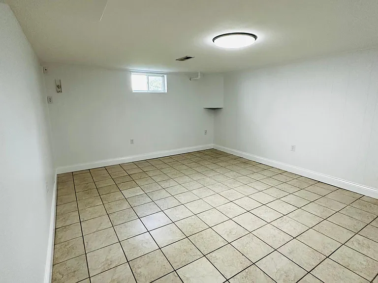 114 Logan Ave — Photo 17
