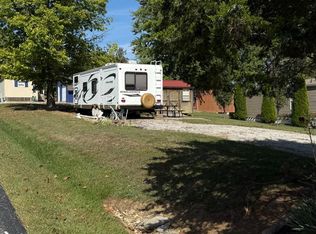 11121 Palm Dr, Brookville, IN 47012