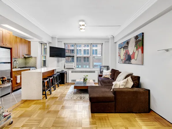 220 Madison Avenue image 1 of 17