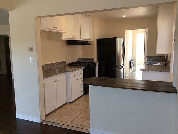 3rd image of 3756 Ingraham St