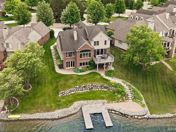 2nd image of 10685 Cliffview Dr