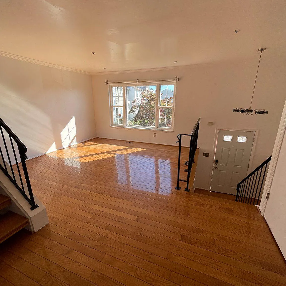 3 bed, 2.5 bath, 1280 sqft, $2,950 — Photo 2