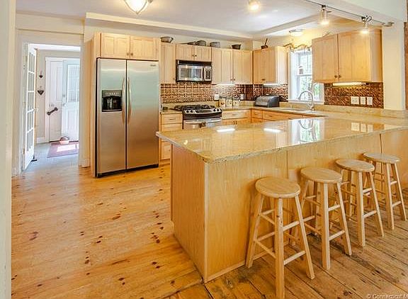 Just look at that kitchen, ...