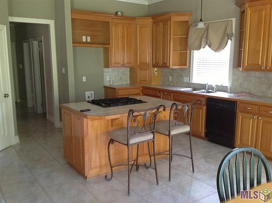4th image of 37110 Longwood Ave