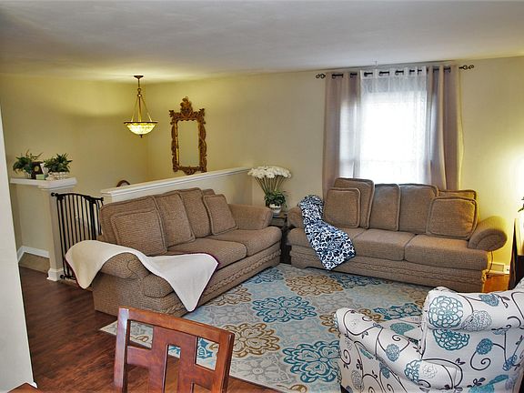 3rd image of 4330 Woodbridge Ave NW