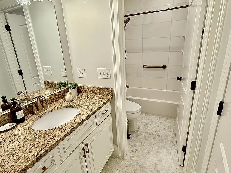 545 Sumner St #A — Photo 10