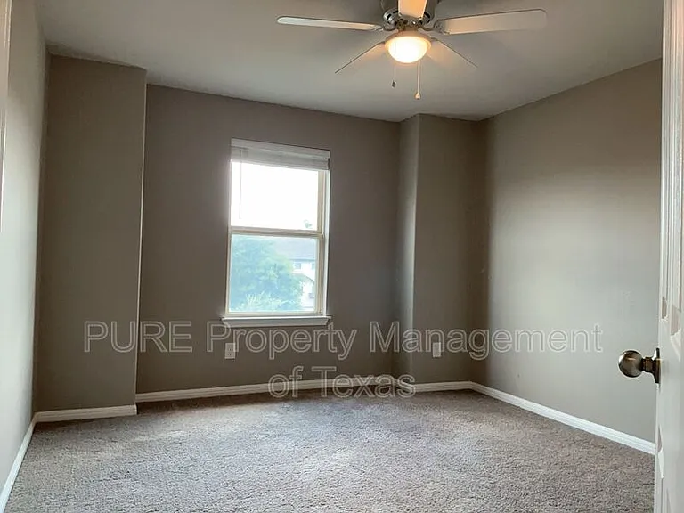 140 Earl Keen St — Photo 15