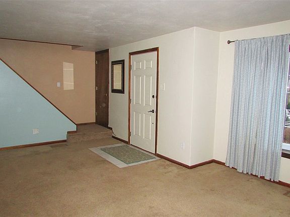 4th image of 1105 Burbank St