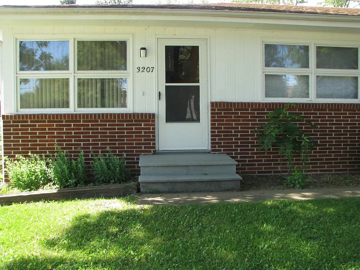 2 bed, $1,095 — Photo 1