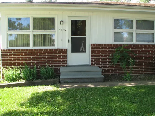 3209 O Ave NW, Cedar Rapids, IA 52405