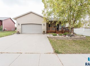 105 E Switch Grass Trl, Brandon, SD 57005