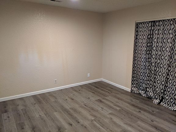 4th image of 3044 Amherst Dr APT 2