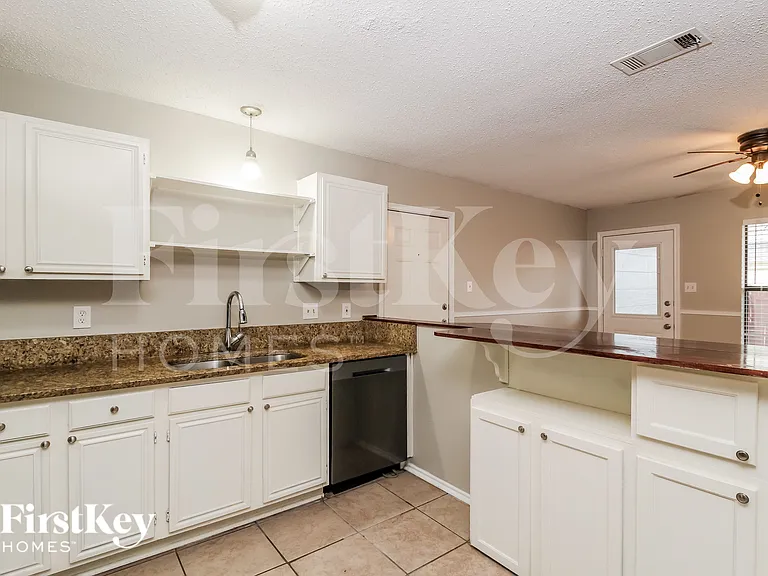 4417 Cordova Ln — Photo 6