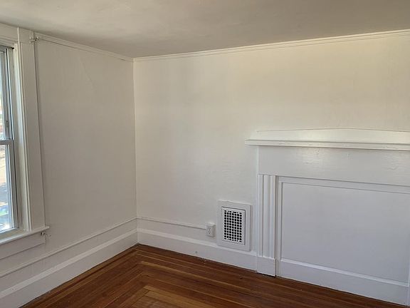 4th image of 242 Essex St