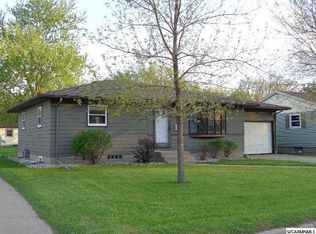 914 Boxelder Ave, Marshall, MN 56258