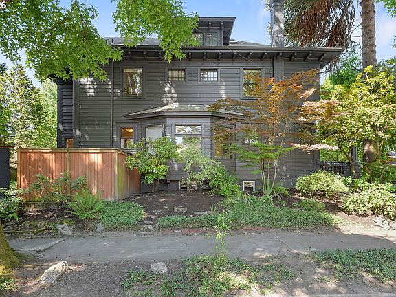3rd image of 1534 SE Taylor St
