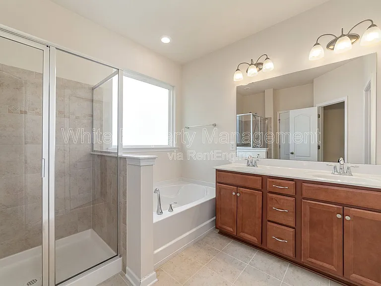 7922 Kelburn Ln — Photo 29
