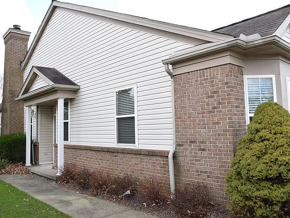 4th image of 9880 Country Club Cir