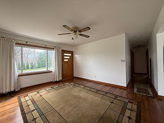 3rd image of 2211 Allens Ln