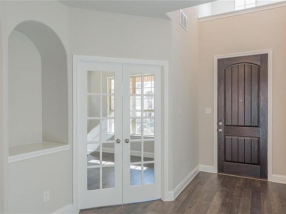 3rd image of 1116 Horsetail Dr